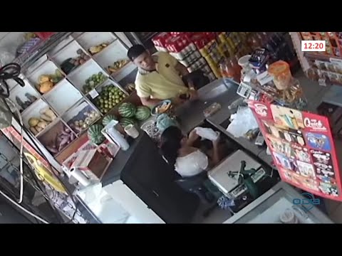 Câmera flagra homem roubando comércio no bairro Deus Quer 26 01 2021