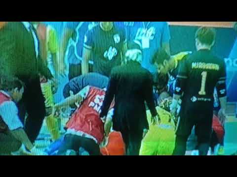 Pemain SKN futsal cidera parah , salut untuk pertolongan pertama ,semoga gak apa2 !  SKN vs Pegasus