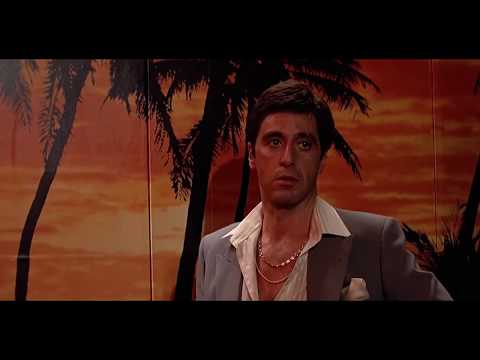 Scarface (1983) - Chicas, champagne, flash.
