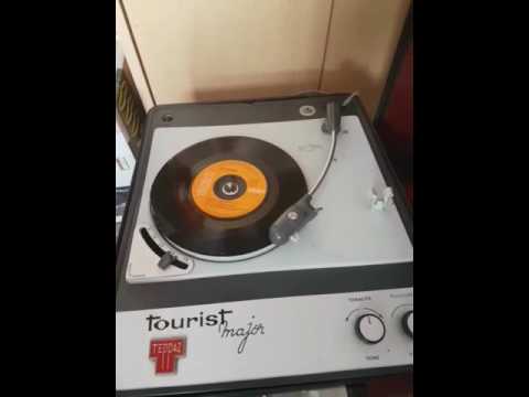 ELVIS PRESLEY  I JUST CAN'T HELP BELIEVIN