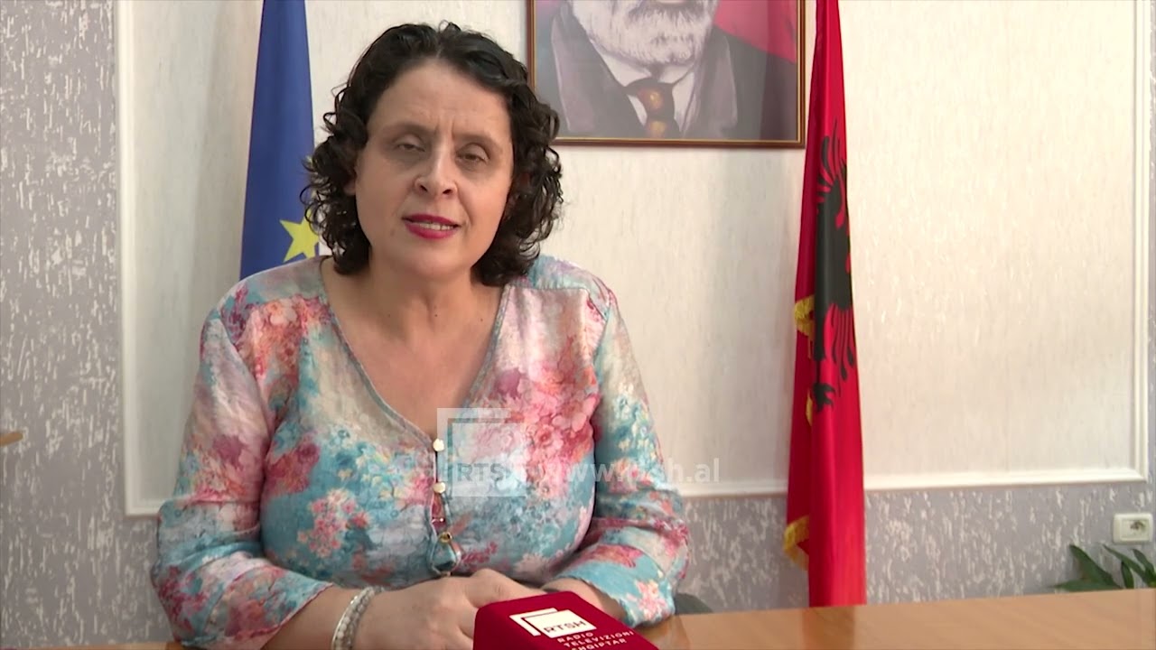 Tekstet shkollore mbërrijnë në Gjirokastër, risi kurrikulat e reja për klasat I, VI, X
