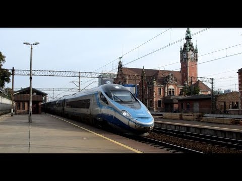 ED250-013 z EIP 8300 (wyjazd) i ED250-007 z EIP 1501 (wjazd) na stację Gdańsk Główny 27.09.2017