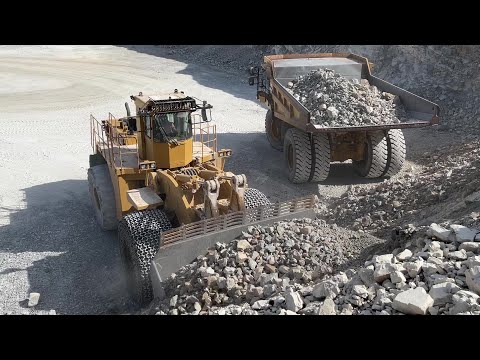Caterpillar 992C Wheel Loader Loading Caterpillar 777F Dumpers - Interkat SA