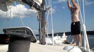 preview picture of video 'Spinnaker Halyard diving from a 32' Maxi Sailboat in Northport Bay just off of Sand City Island'