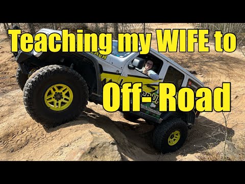 Girls can Off-Road Too! Jeep Wrangler Mall Crawler Tackles Rocks
