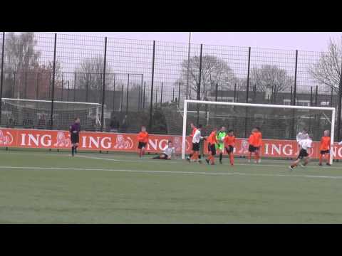 15 nov 2014 VV De Meern D3  - Montfoort D1 beker 2-2 Overtreding op Thomas?