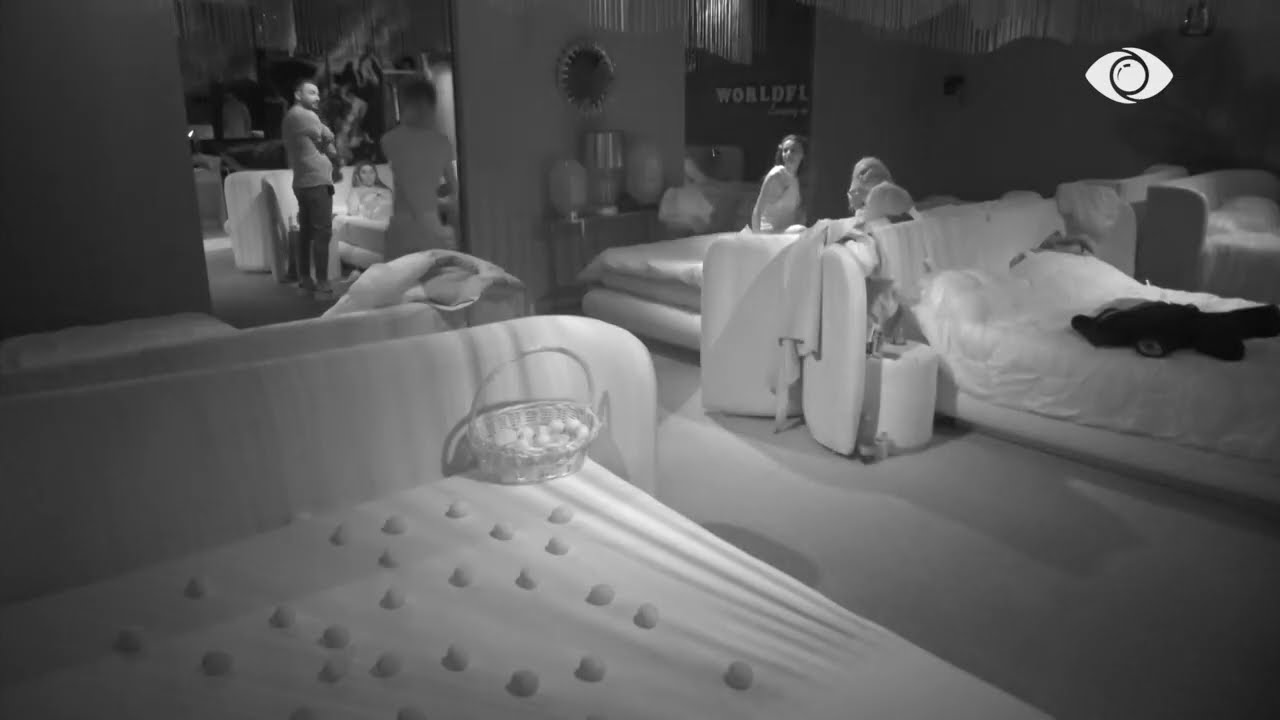 “Më hëngshi kockat”/ Vserlo debat me Rizartën teksa përhap vezët në shtrat: Me mua mos u merr!