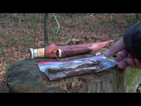 Anzündmaterial sammeln, Baumharz und Baumrinde