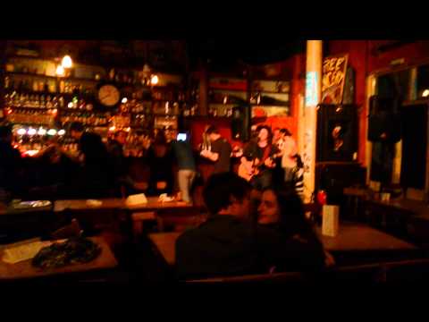 Luke Slater playing Coolin Irish Pub, Paris