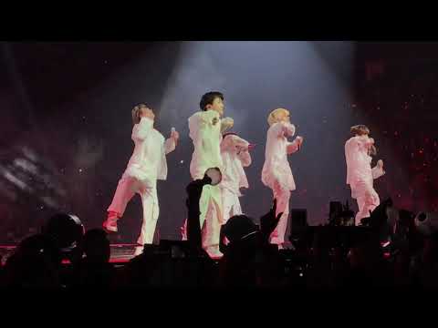 BTS - MIC Drop (Full Performance) - Love Yourself Tour in Newark 180929