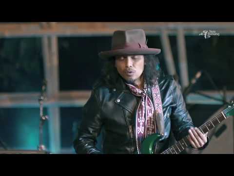 Gugun Blues Shelter live at Jazz Gunung Bromo 2019 - Jemu