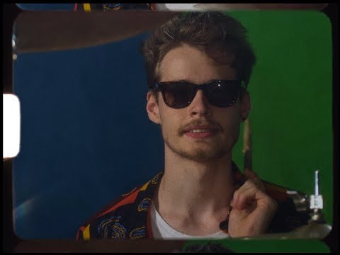 O Grilo - Serenata Existencialista (Clipe Oficial)