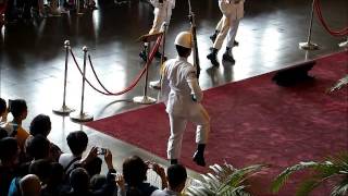 2015-05-02 Guards at Sun Yat-Sen Memorial Hall, Taipei