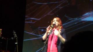 Noemi, MENTRE ASPETTO CHE RITORNI,live Alcatraz