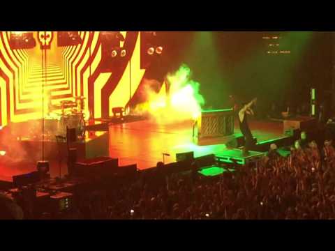 Guns For Hands - Twenty Øne Pilots @ Saint Paul, MN (Josh gets into hamster ball)