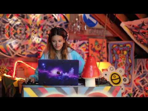 Stil vor Talent - Home Alone - Deer Jade - 17 Apr 2020