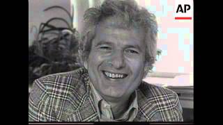 USA: AUTHOR JOSEPH HELLER DIES