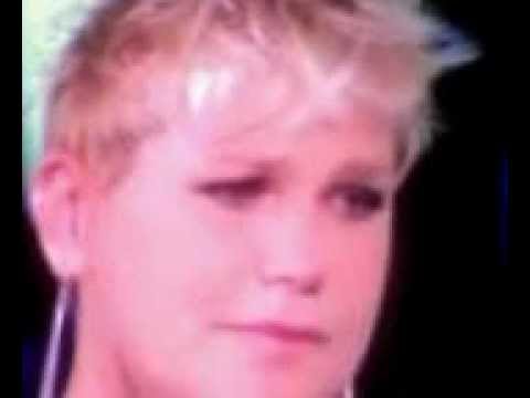 Xuxa se emociona e chora perante a palavra de Deus ao som de Aline Barros. Jesus Cristo!