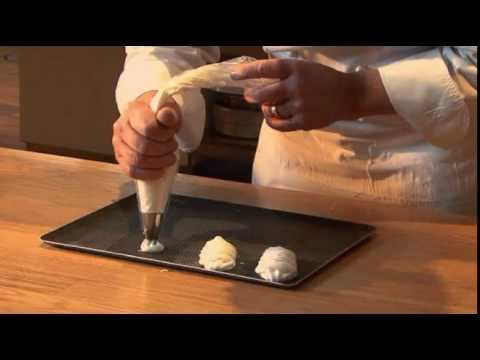 Meringue française par Pierre-Dominique Cécillon pour Larousse Cuisine