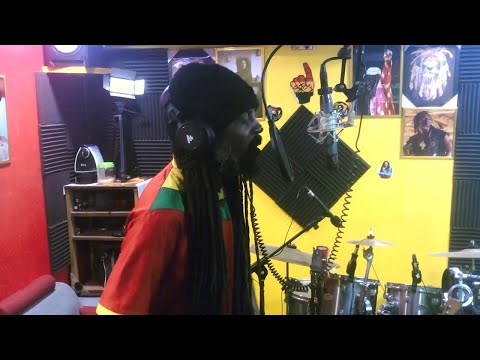 Lyricson & Little Lion Sound - Hold On [Evidence Music]