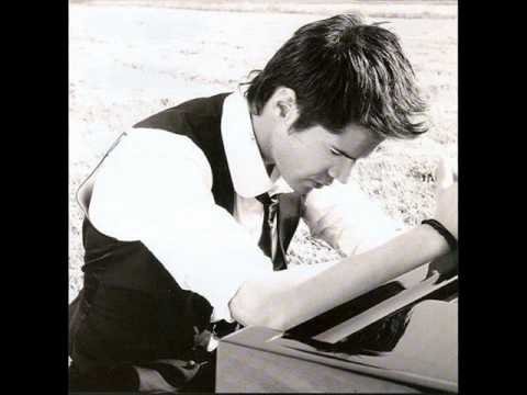 Giorgos Tsalikis - Agapi axaristi (The ungrateful love) with english lyrics