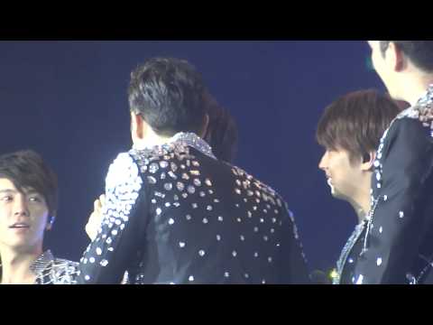 Siwon and Kyuhyun almost kiss? @SS5 Singapore