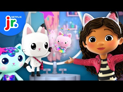 Kitty Fairy Turns GIANT! 🧚‍♀️🍓 Gabby's Dollhouse | Netflix Jr