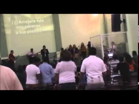 Coronas a tus pies, Conquistando fronteras, cover