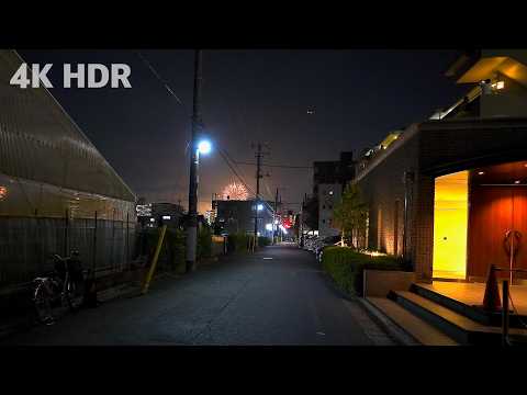 Kesäyökävely Tokion itäpuolella ilotulituksen kanssa kaukaa | Japani | 4K/HDR