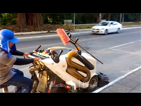 Máquina de varrer ruas #TubarãoSC
