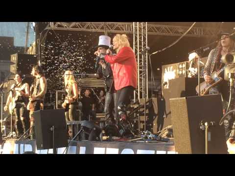 Alice Cooper & Michael Monroe - School`s Out & Another Brick in the Wall Part 2
