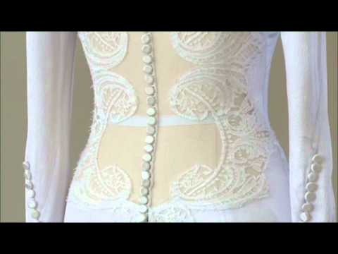 The Twilight Saga's Breaking Dawn Part I (Featurette 'Wedding Gown')