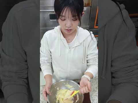 열심히 실습중. 제과제빵수업