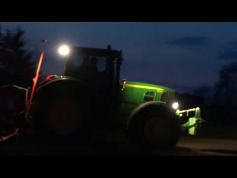 hqdefault John Deere 6630 i 6 rzędów od Gaspardo w nocnym siewie kukurydzy (VIDEO)