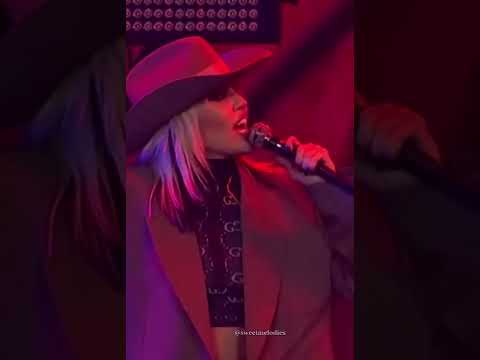 Miley Cyrus- Nothing Compares 2 U