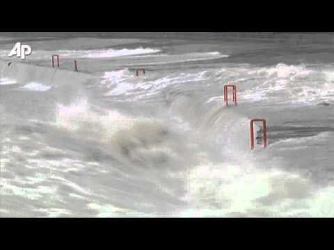 Raw Video: High Waves, Rough Surf Pound Chicago