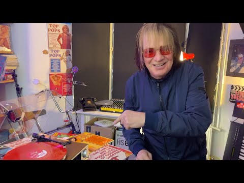 Probably The COOLEST and AFFORDABLE Record / Vinyl Player Turntable Out There NOW! QlearSoul ONE-Q