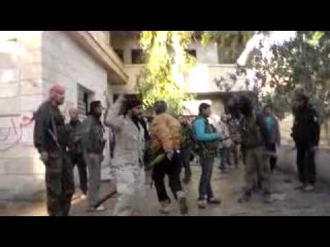 لحظة السيطرة على مبنى الأمن السياسي في دير الزور ضمن معركة "فجر التحرير"