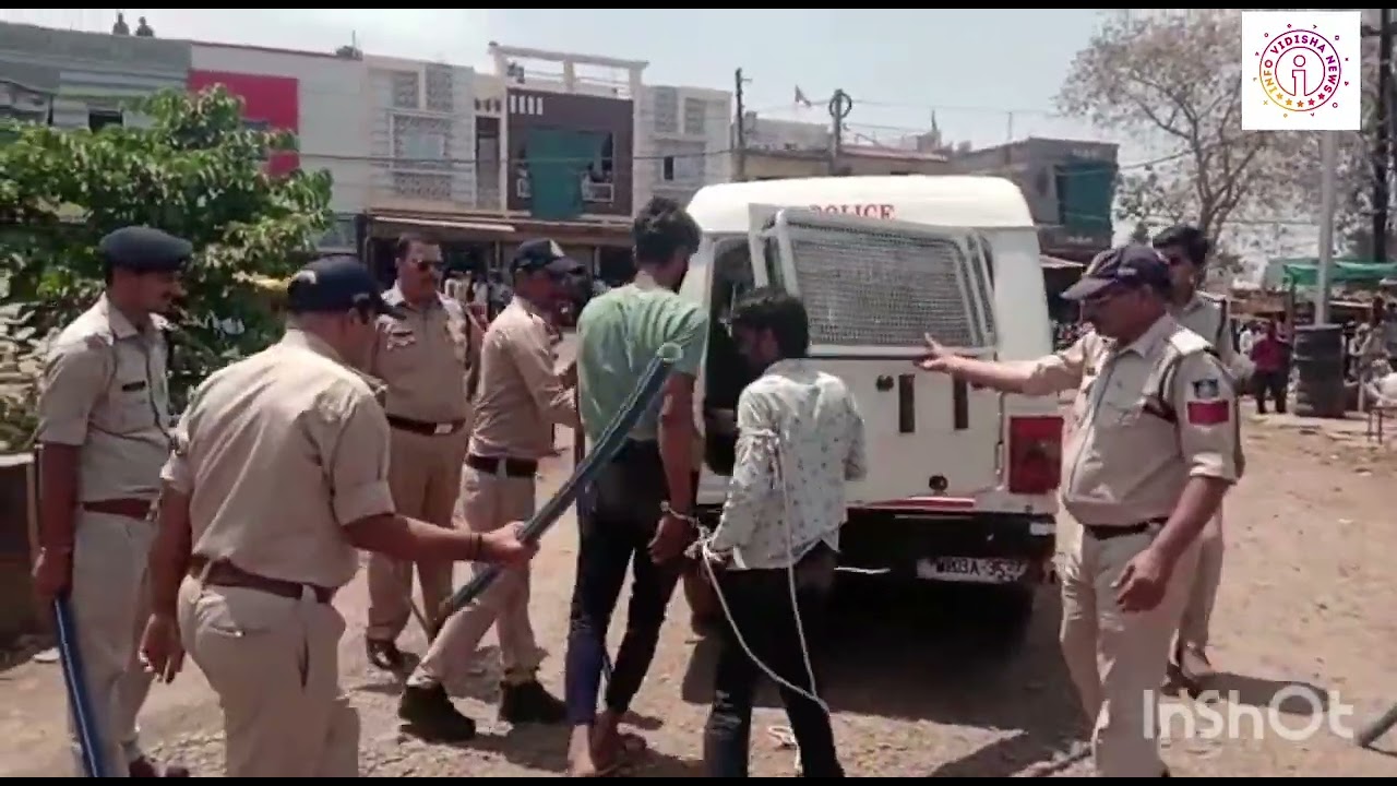 BASODA CRIME NEWS - विदिशा के बासौदा में पुलिस ने निकाला गुंडों का जुलूस,भरे बाजार लगवाई उट्ठक बैठक