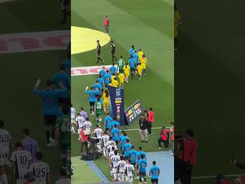 "Recibimiento de La Fiel - Talleres frente a Belgrano, en el Estadio Mario Alberto Kempes, Córdoba" Barra: La Fiel &bull; Club: Talleres &bull; País: Argentina