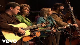 Bill &amp; Gloria Gaither - Peace Like a River [Live] ft. The Isaacs
