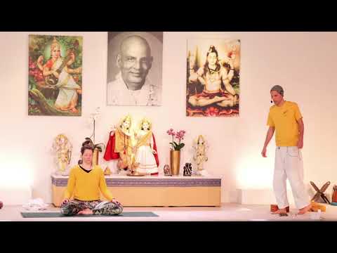 Yogastunde Mittelstufe "Herzensweg" mit Ravi - Yoga Vidya Live,  07.03.2022, 16:15 Uhr