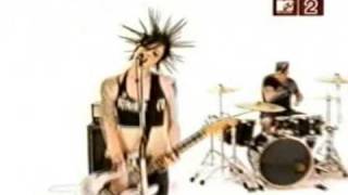 The Distillers - Love is paranoid (videoclip)