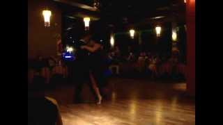 Samantha Dispari y Santiago Fina bailan "Si nos queremos todavía" en Noche de Luna