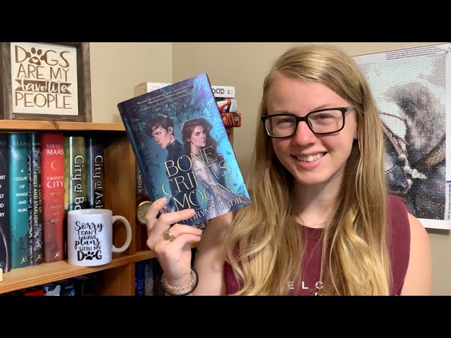 Vídeo relacionado con Bone Crier's Moon: A YA fantasy where Ailesse must kill the boy she's destined to love—Bastien—as bone magic, revenge, and fate collide. (Bone Grace Book 1) (English Edition)