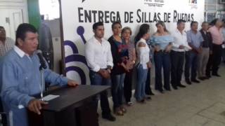 A través de gestiones federales, entregan DIF Teapa sillas de ruedas.
Gracias a las gestiones del Ed