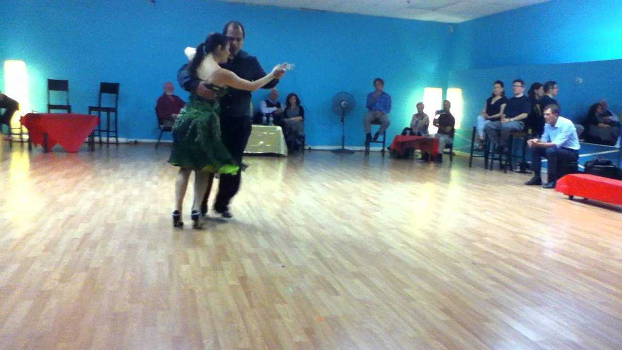 Daniela Pucci y Luis Bianchi - Milonga Performance on 8-22-2015 to  "La milonga que faltaba"