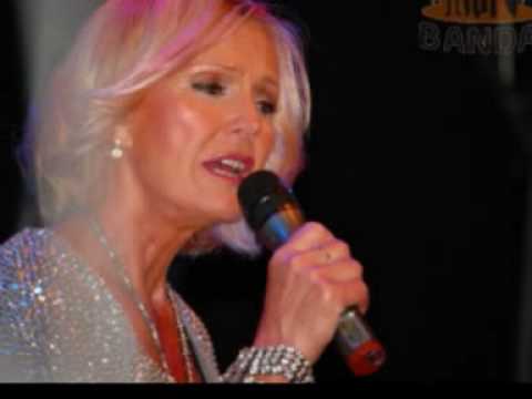 Helena Vondráčková - Stříbrem zdobená skříňka