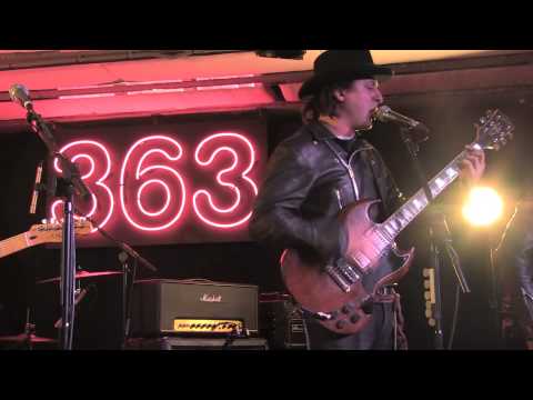 Carl Barât  & The Jackals  - A Storm is Coming (Live @ 363 Oxford Street)