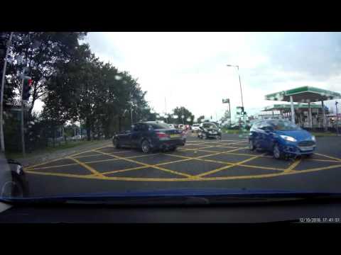 Stockport Jumping Red Light Reg PY07KYS  Bmw 520d M Sport 12-10-2016